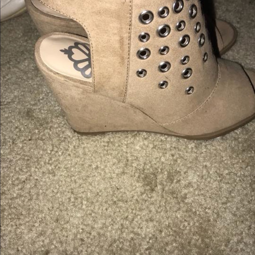 Heels - Picture 2 of 2